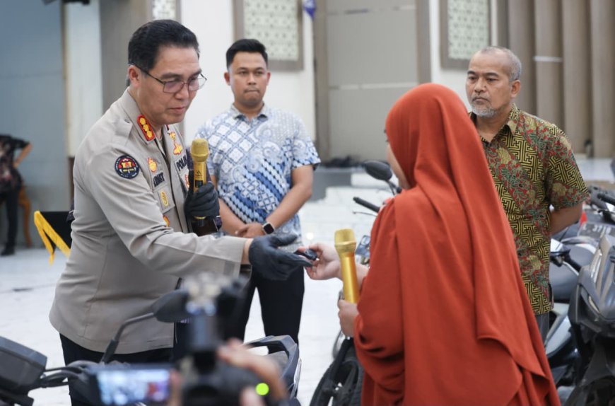 Polda Jatim Kembalikan Mobil dan Motor Hasil Ungkap Kasus Curanmor kepada Para Korban Tanpa Biaya